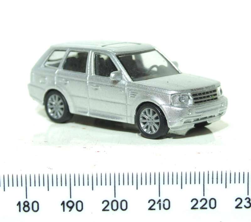 MALIBU HO: Highly Detailed Range Rover in Like New Un-Boxed Condition.