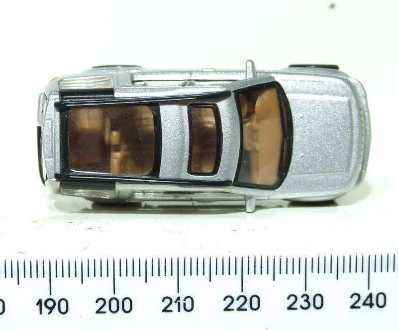 MALIBU HO: Highly Detailed Land Rover Discovery 3  in Fair Un-Boxed Condition.