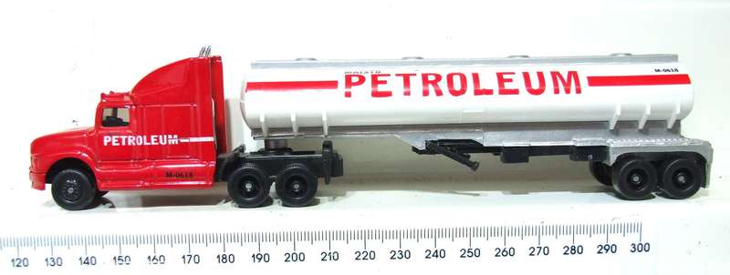 MAISTO OO: Detailed Petroleum MACK Horse & Trailer in Good Un-Boxed Condition.