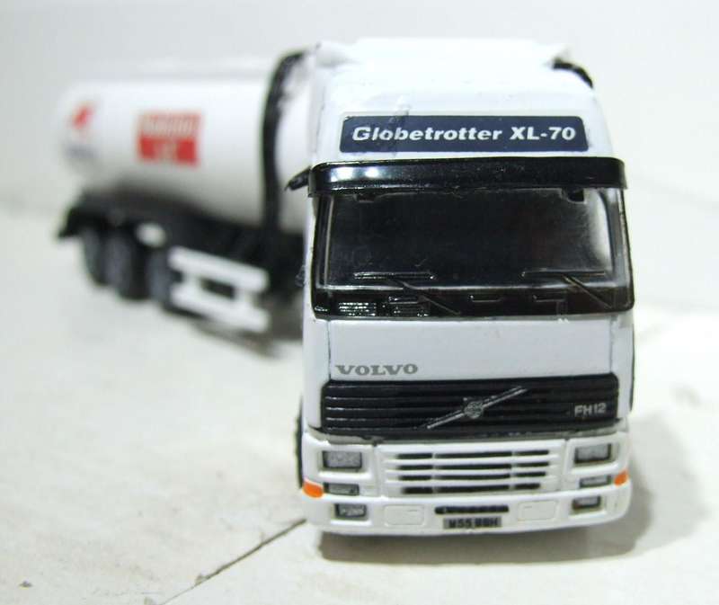 VOLVO HO: Detailed Globetrotter XL-70 Horse & Trailer in Fair Un-Boxed Condition.