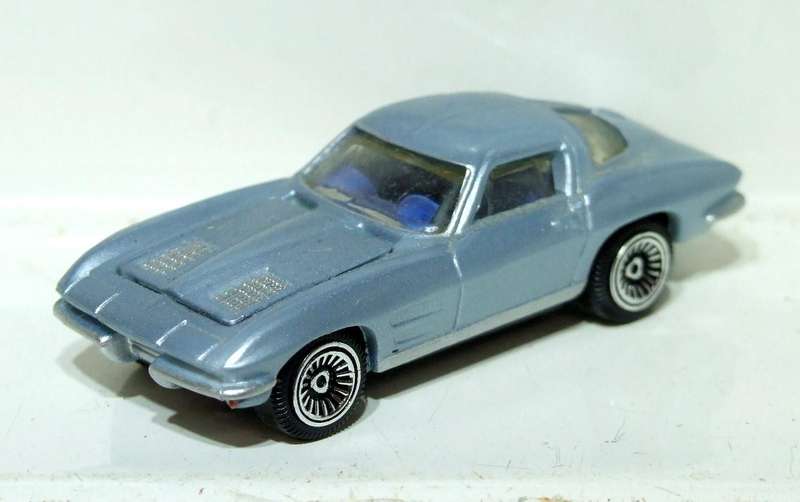 MUSCLE CAR HO: Highly Detailed 63 Split Window in Good Un-Boxed Condition.