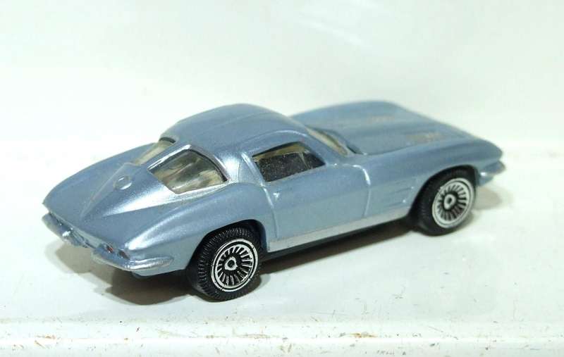 MUSCLE CAR HO: Highly Detailed 63 Split Window in Good Un-Boxed Condition.