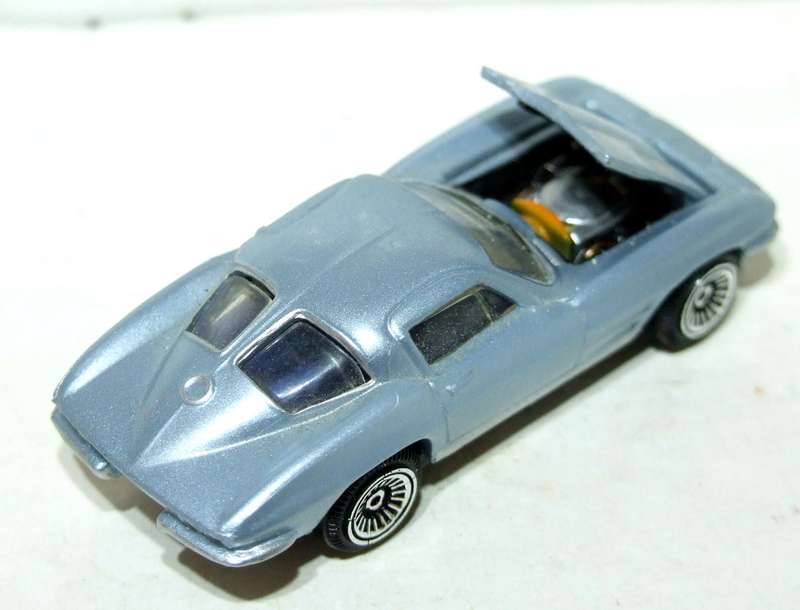MUSCLE CAR HO: Highly Detailed 63 Split Window in Good Un-Boxed Condition.