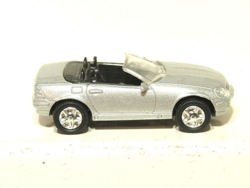 HIGH SPEED HO: Highly Detailed Mercedes Benz Roadster in Like New Un-Boxed Condition.