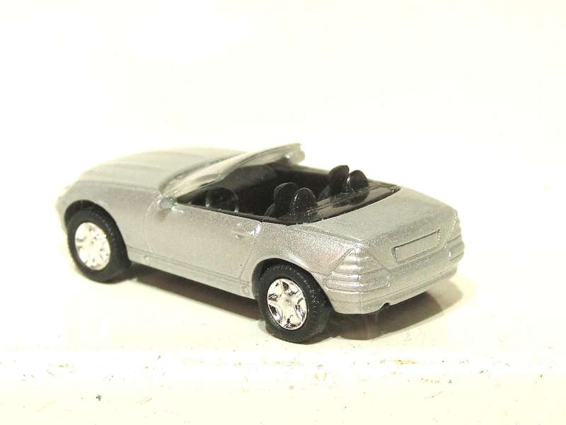 HIGH SPEED HO: Highly Detailed Mercedes Benz Roadster in Like New Un-Boxed Condition.