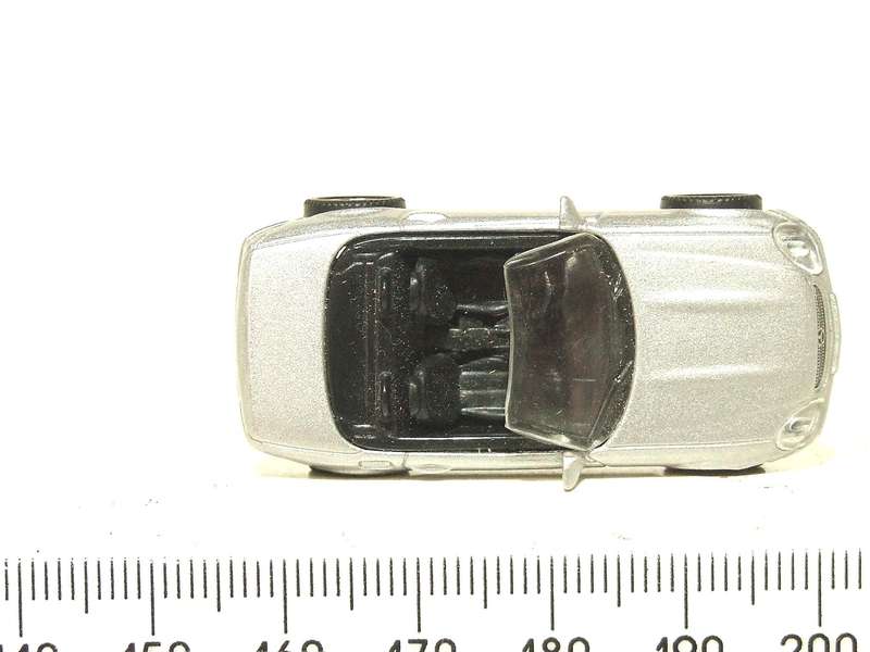 HIGH SPEED HO: Highly Detailed Mercedes Benz Roadster in Like New Un-Boxed Condition.