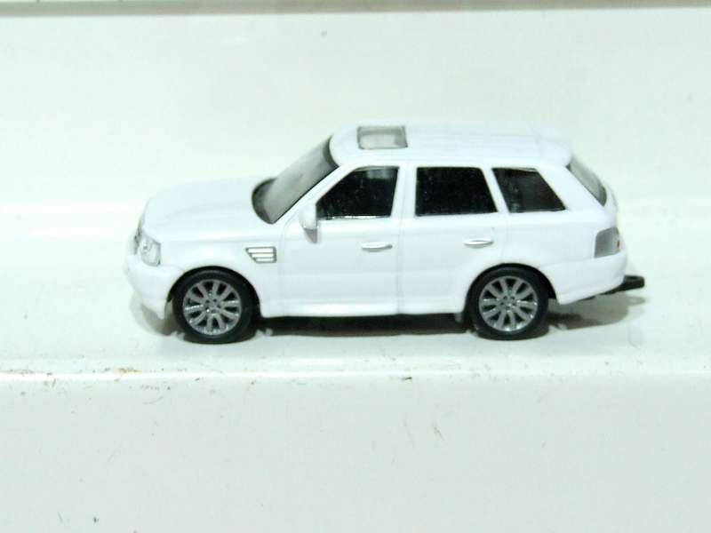 MALIBU HO: Highly Detailed Range Rover in Like New Un-Boxed Condition.