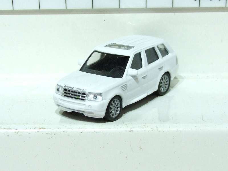 MALIBU HO: Highly Detailed Range Rover in Like New Un-Boxed Condition.