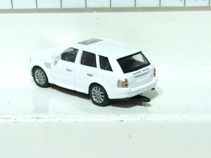 MALIBU HO: Highly Detailed Range Rover in Like New Un-Boxed Condition.