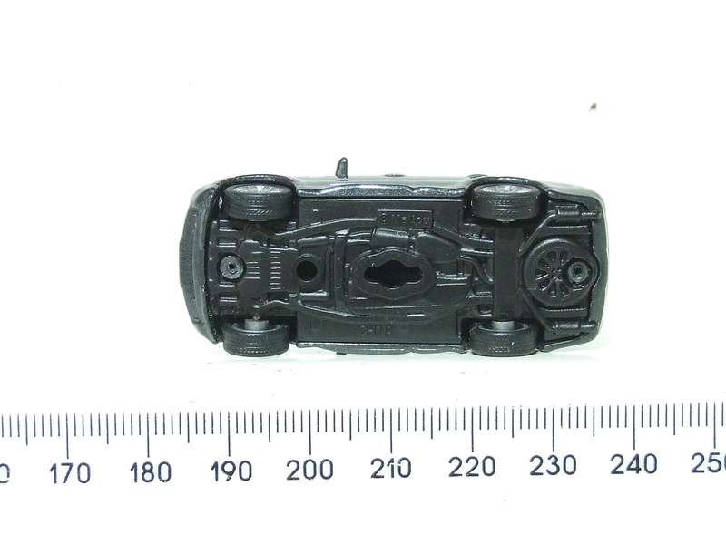 MALIBU HO: Highly Detailed Range Rover in Like New Un-Boxed Condition.