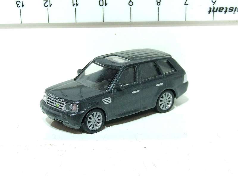 MALIBU HO: Highly Detailed Range Rover in Like New Un-Boxed Condition.