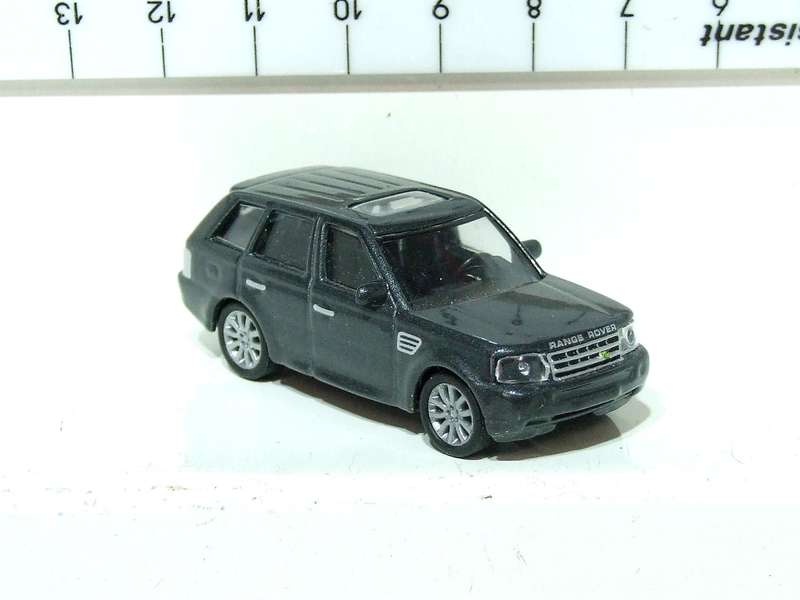 MALIBU HO: Highly Detailed Range Rover in Like New Un-Boxed Condition.