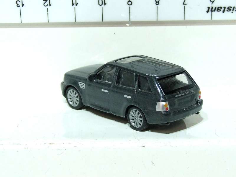 MALIBU HO: Highly Detailed Range Rover in Like New Un-Boxed Condition.