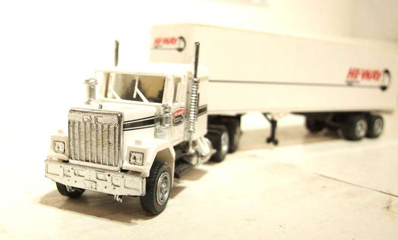 HERPA HO: Highly Detailed "HI-WAY" GMC Horse & Trailer in Good Boxed Condition.
