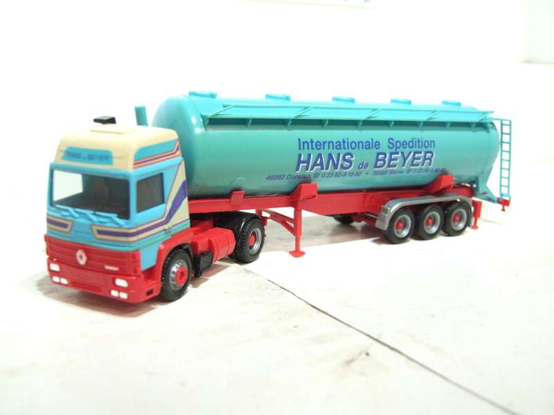 HERPA HO: Highly Detailed "HANS de BEYER" Renault Horse & Tanker in Good Boxed Condition.