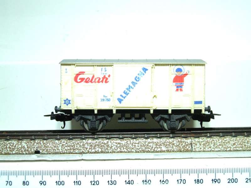 LIMA HO: Vintage FS "GELATI" Closed Car in  Fair, Un-Boxed condition(Italy)
