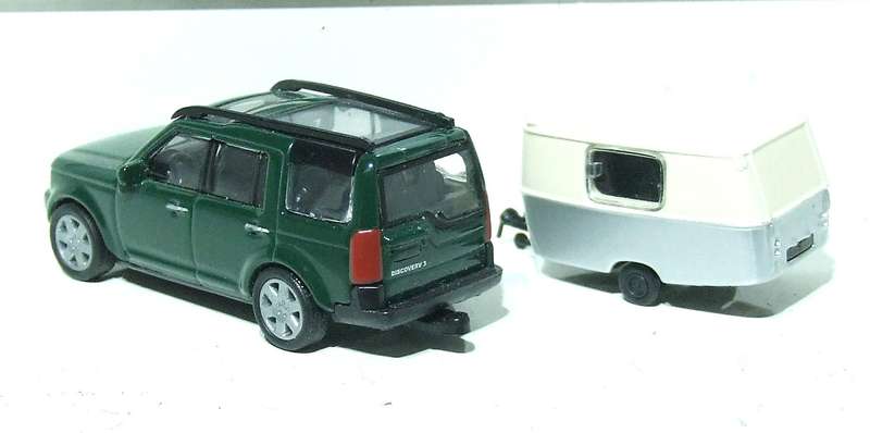 MALIBU HO: Highly Detailed Land Rover Discovery 3 with Small Caravan in Like New Un-Boxed Condition.