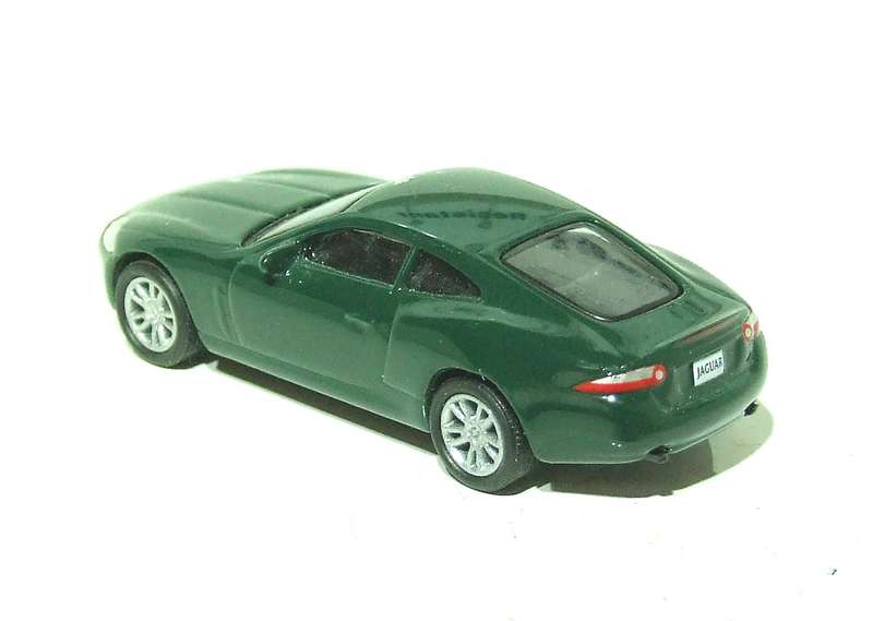 MALIBU HO: Highly Detailed Jaguar in Like New Un-Boxed Condition.