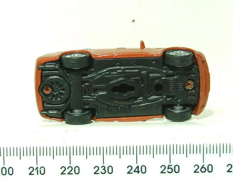 MALIBU HO: Highly Detailed Range Rover in Like New Un-Boxed Condition.