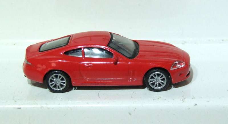 MALIBU HO: Highly Detailed Jaguar in Like New Un-Boxed Condition.