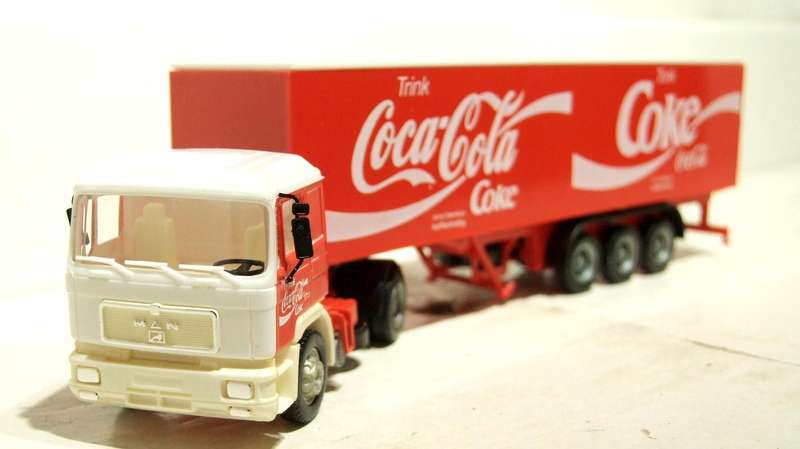 HERPA HO: Highly Detailed "COKA-COLA" MAN Horse & Trailer in Good Un-Boxed Condition.