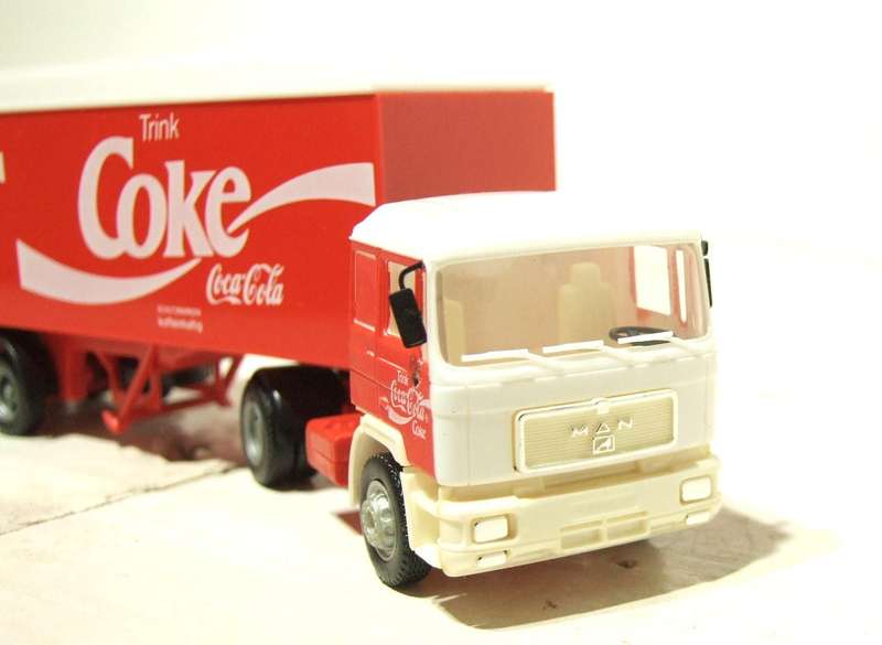HERPA HO: Highly Detailed "COKA-COLA" MAN Horse & Trailer in Good Un-Boxed Condition.