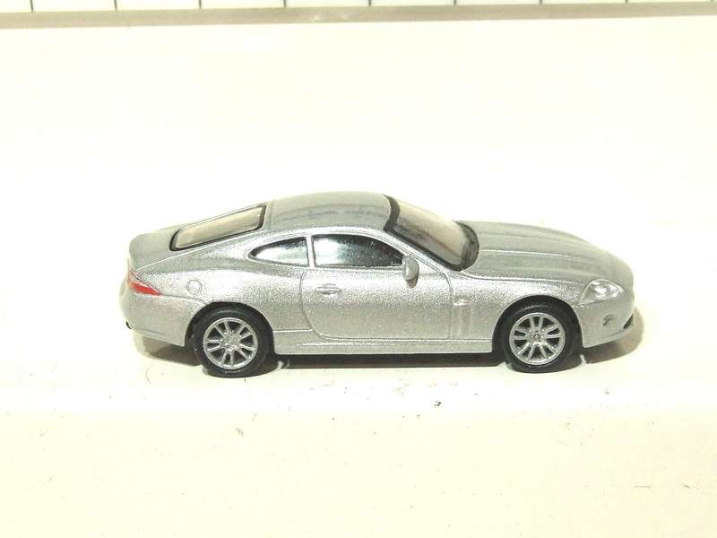 MALIBU HO: Highly Detailed Jaguar in Like New Un-Boxed Condition.