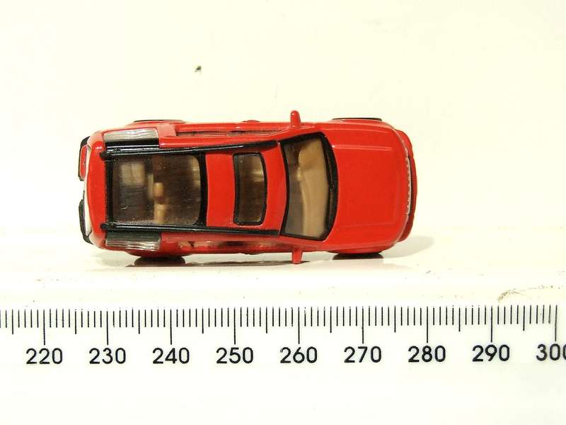 MALIBU HO: Highly Detailed Land Rover Discovery 3 in Very Good Un-Boxed Condition.