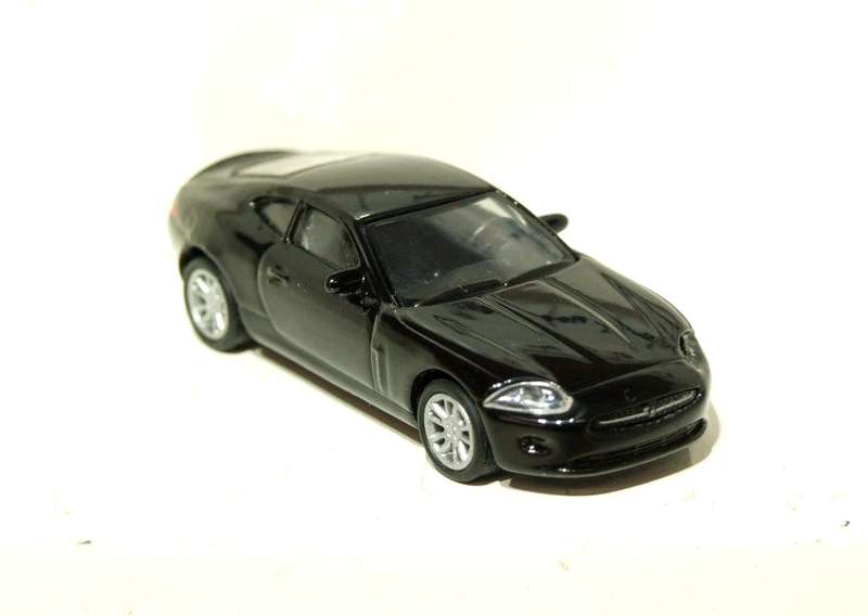 MALIBU HO: Highly Detailed Jaguar in Like New Un-Boxed Condition.
