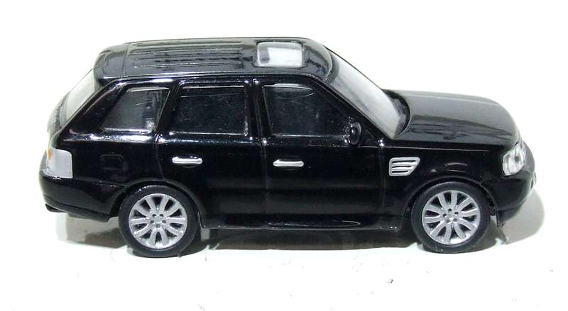 MALIBU HO: Highly Detailed Range Rover in Very Good Un-Boxed Condition.