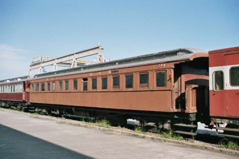 ELCTROTREN HO:  Detailed Old Timer Passenger Coach in Good  Used and  Un-Boxed condition.(Spain)