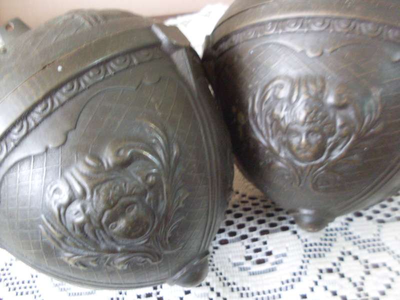 2 X BRASS ITEMS ...1.25 KG EACH...DO NOT KNOW WHAT THEY ARE ?????