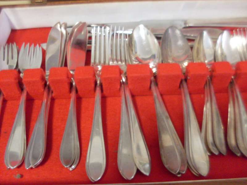 51 PIECE GERO GERMANY ( 90) CUTLERY IN WOODEN CANTEEN