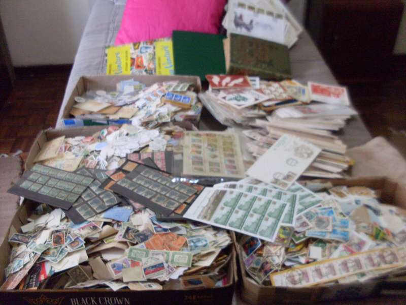 9 KG MIXED WORLD STAMPS ON OFF PAPER/FDC/MAXICARDS/ALBUMS ETC ETC ETC