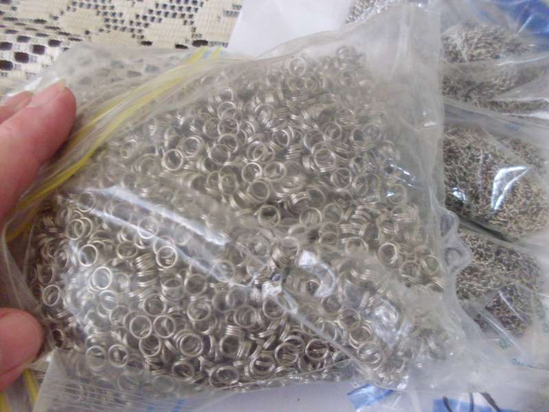 MANY METERS OF SILVER COLOUR CHAIN AND  100'S OF FINDINGS SILVER COLOURJUMP RINGS