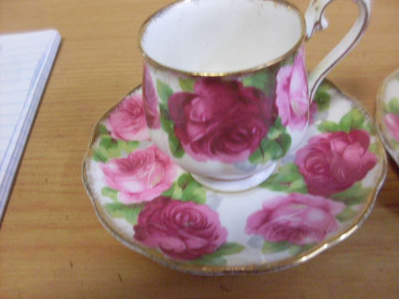 2 X BEAUTIFUL ROYAL ALBERT OLD ENGLISH ROSE SMALL BALLOON SHAPE DUOS