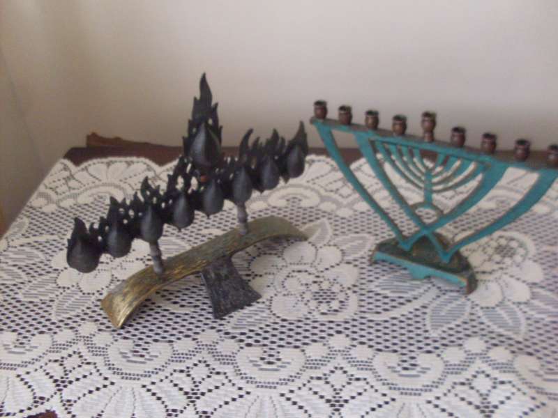 2 X MENORAH HANUKAH 9 CANDLE TABLE CENTRE PIECES...METAL/BRASS
