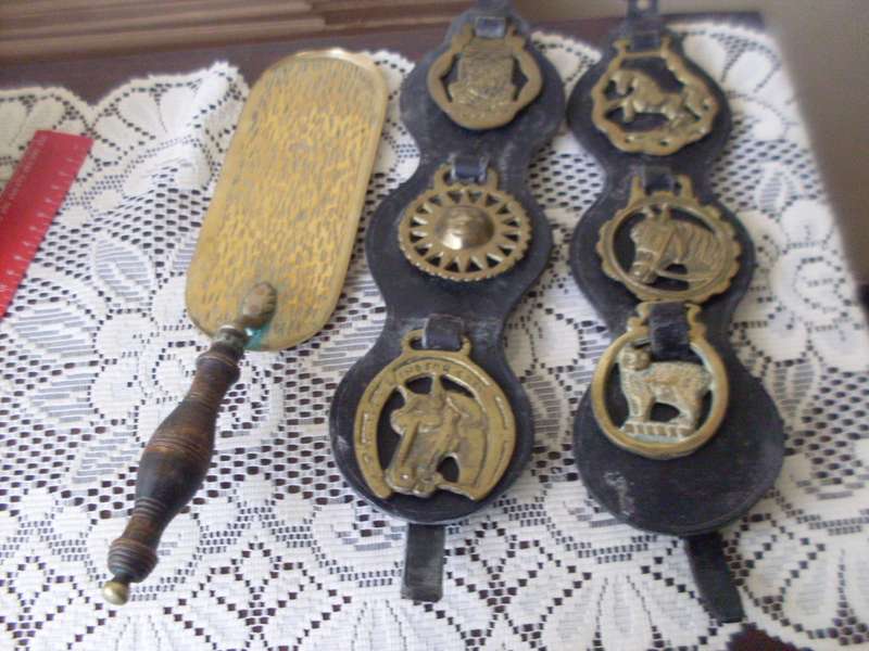 VINTAGE BRASS CRUMB SCOOP HORSE BRASS ON LEATHER STRAPS