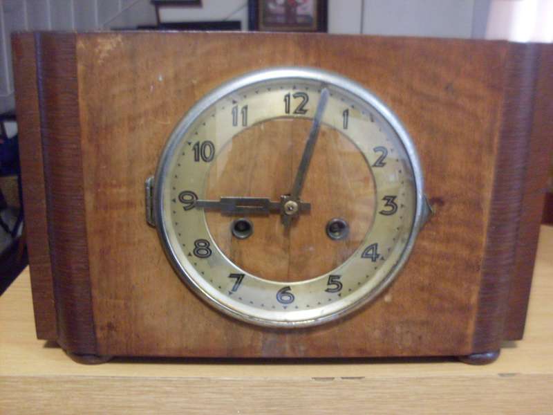 VINTAGE WOODEN MANTLE CLOCK MARKED NUMBER 415180