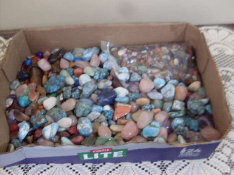 A COLLECTION OF LOVELY STONES ...MOST ARE POLISHED...3 . 8 KG