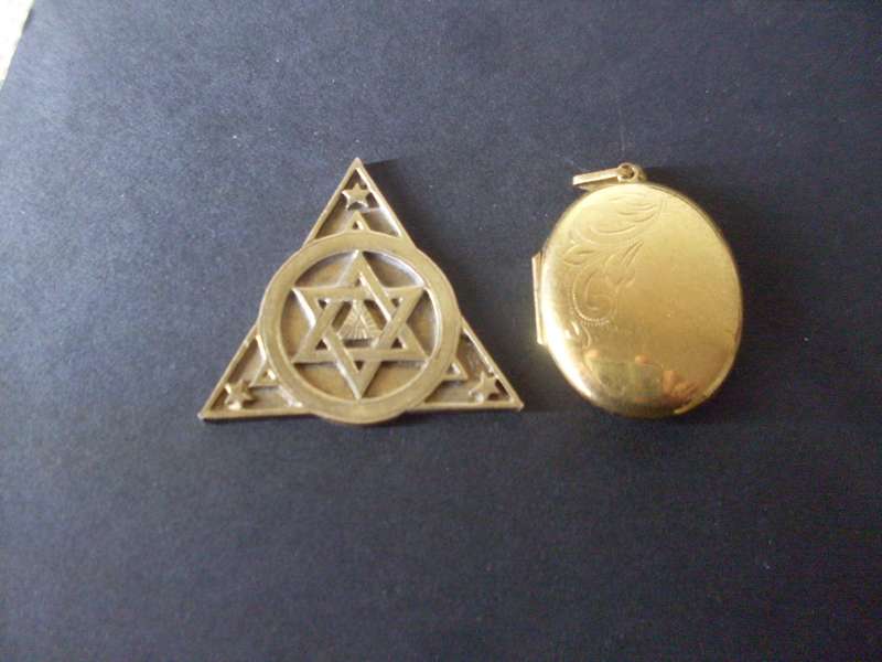 VINTAGE LOCKET 9 CT GOLD METAL CORE STAR OF DAVID MARKED STG