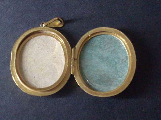 VINTAGE LOCKET 9 CT GOLD METAL CORE STAR OF DAVID MARKED STG