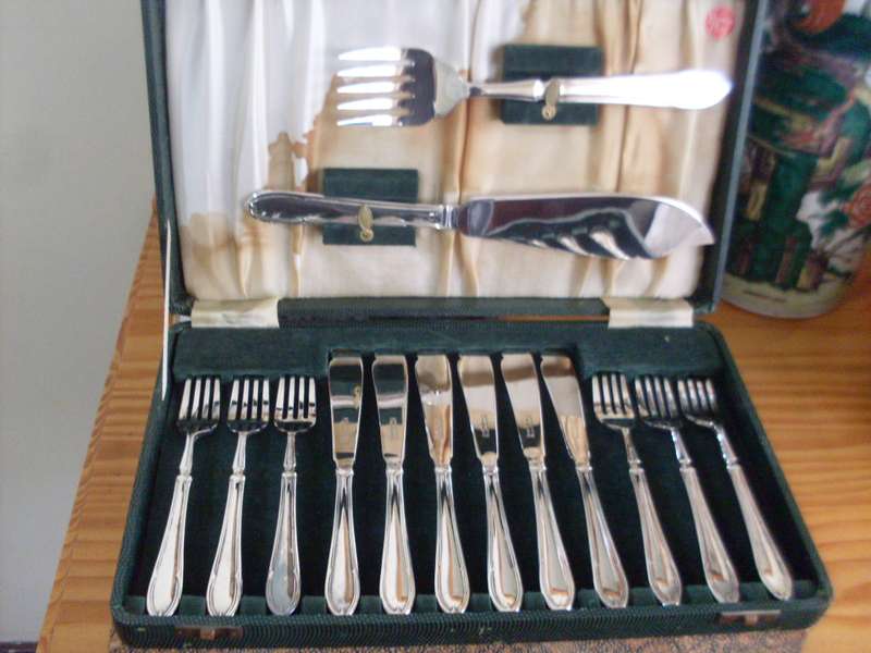 14 PIECE BOXED EPNS FISH SET...YEOMAN PLATE