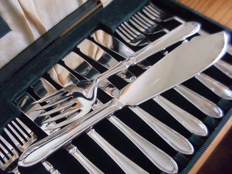 14 PIECE BOXED EPNS FISH SET...YEOMAN PLATE