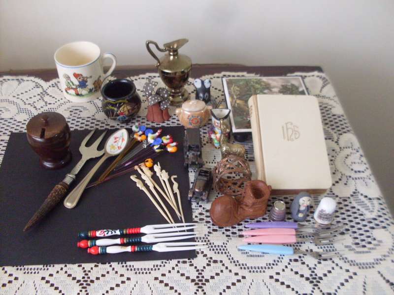 VENETIAN GLASS TOOTH PICKS  OTHER PRETTY ITEMS...SEE PICS FOR DETAIL