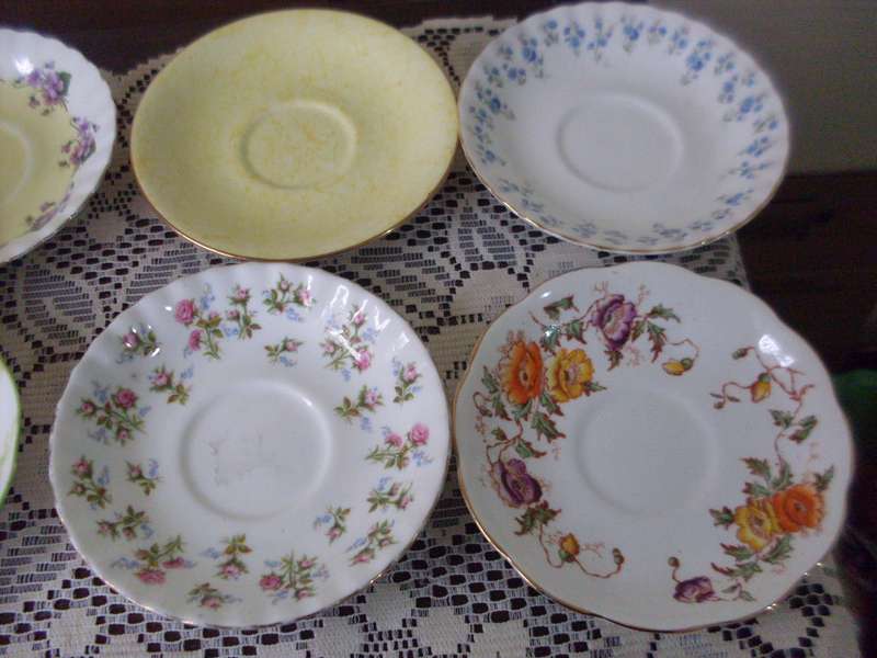 11 VARIOUS ROYAL ALBERT REPLACEMENT SAUCERS