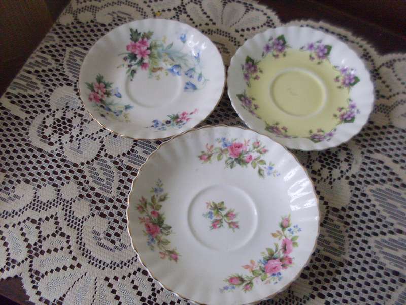 11 VARIOUS ROYAL ALBERT REPLACEMENT SAUCERS