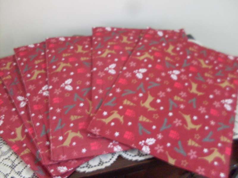 CHRISTMAS THEME SET OF 6 FABRIC PLACE MATS....NEW....SIZE 43 CM X 31 CM EACH