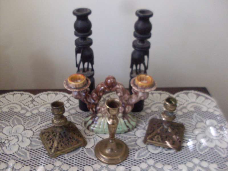 VARIOUS BRASS/CERAMIC/WOODEN CANDLE HOLDERS