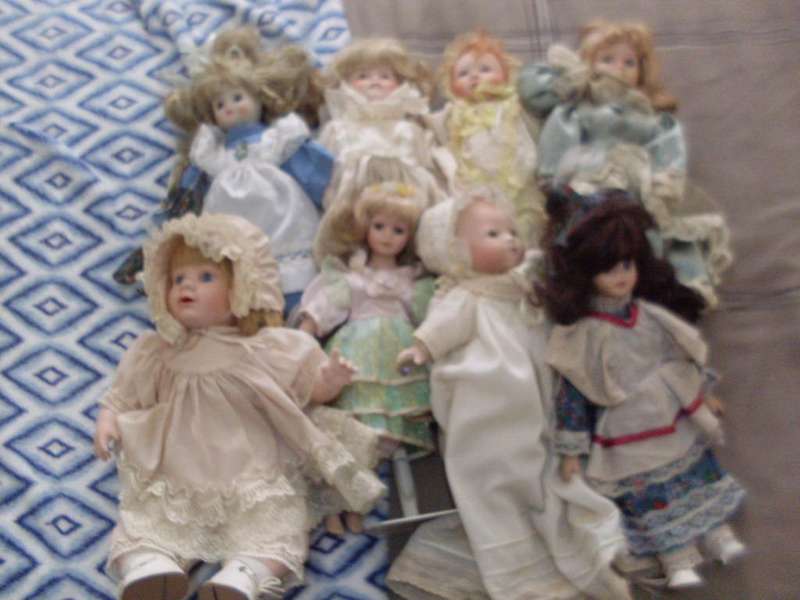 8 PRETTY PORCELAIN DOLLS ...ALL FOR 1 BID